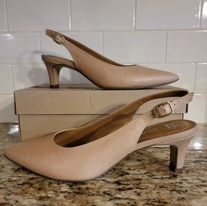 Clarks Womens Crewso Riley Nude Leather Slingback Pumps Size 8.5